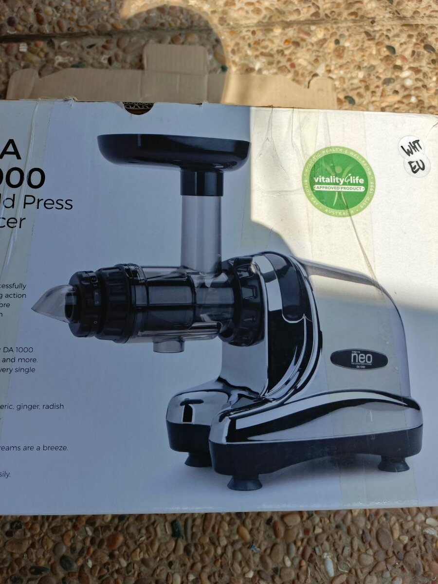 Oscar Neo DA 1000 Juicer, Burgundy. UK Brand