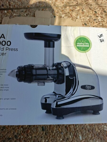 Oscar Neo DA 1000 Juicer, Burgundy. UK Brand