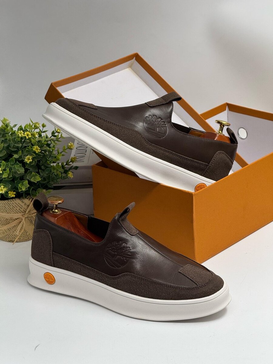 TIMBERLAND COFFEE AND WHITE