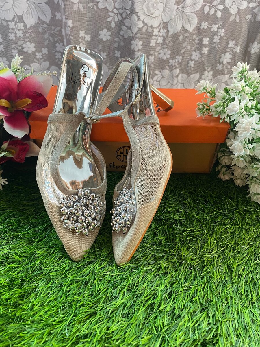 Beautiful heels here.