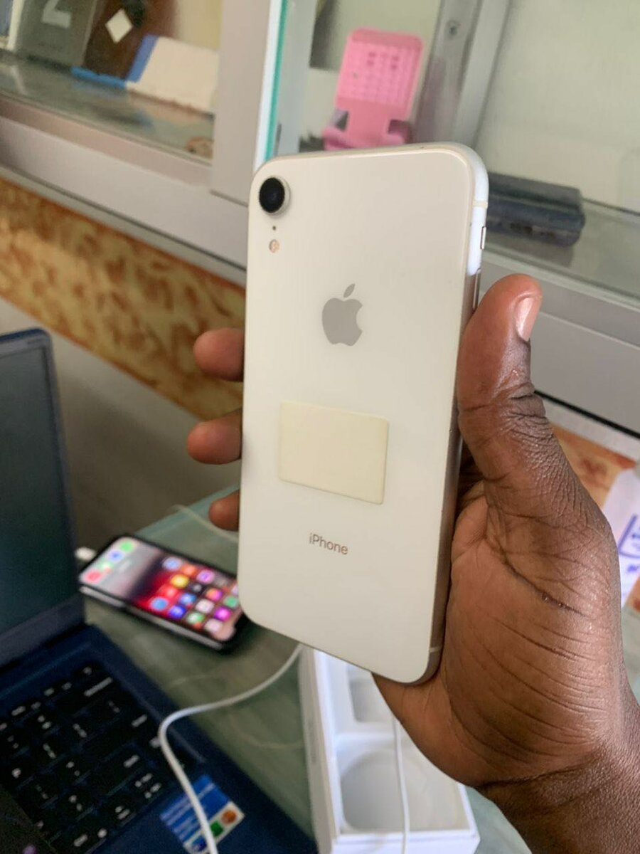 iPhone XR (64Go)
