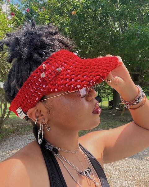 Casquette Colorée au Crochet