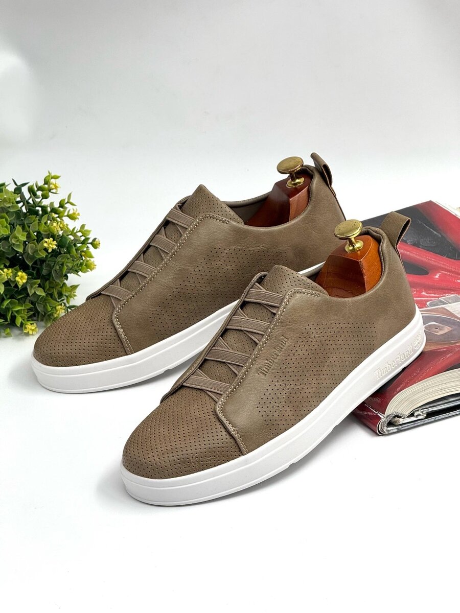 TIMBERLAND BEIGE AND WHITE