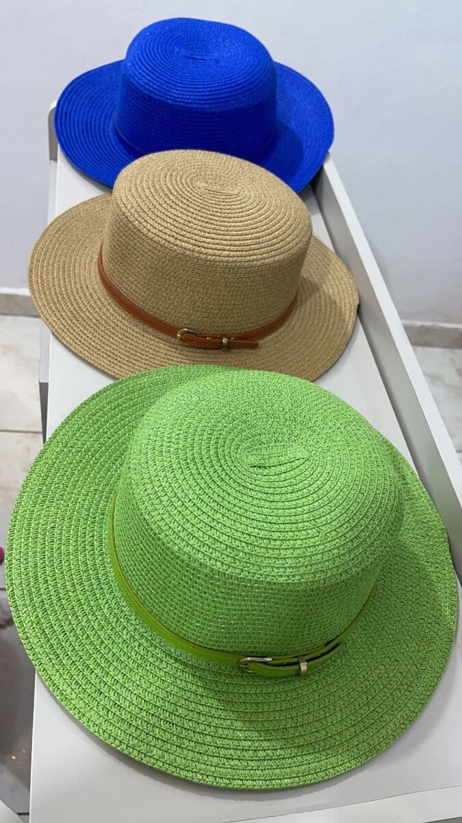 Chapeaux de paille élégants