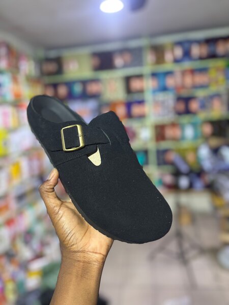 Sabots Noirs Élégants