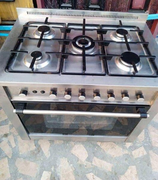Cuisinière à gaz, 5 brûleurs