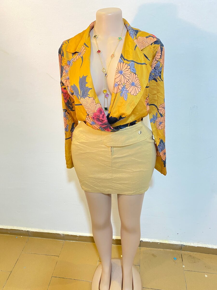 Une jupe avec un haut sauté