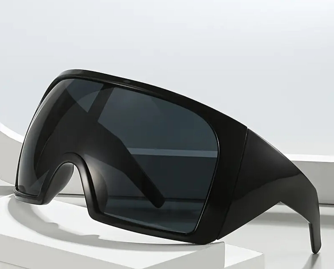 Lunettes de soleil futuristes