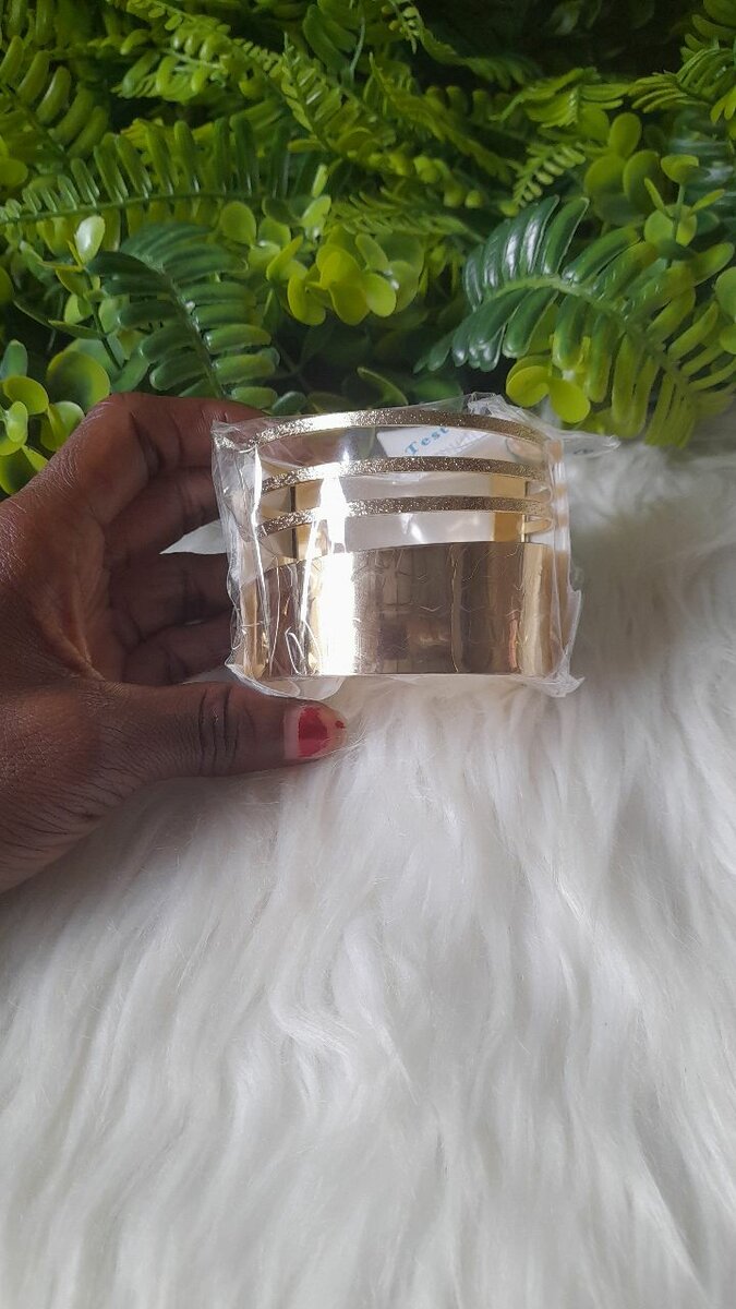 Bracelet doré élégant