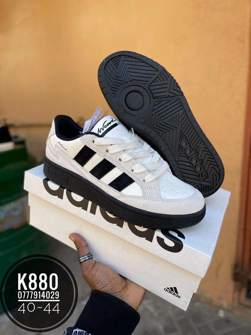 Adidas Sneakers