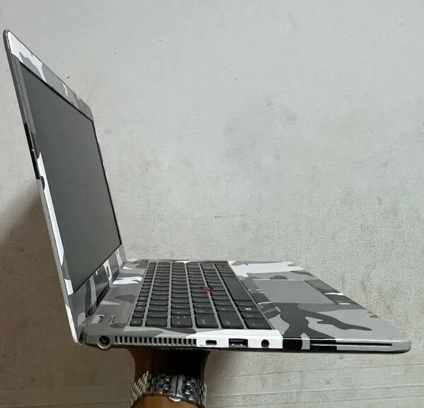 Ordinateur portable camouflage