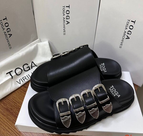 Sandales noires à boucles