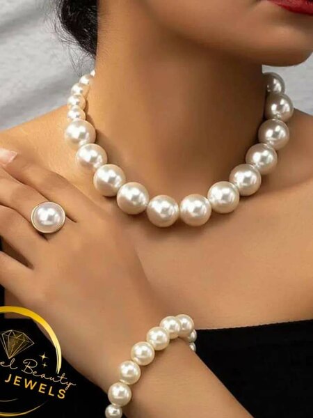 Elegant Pearl Jewelry Set