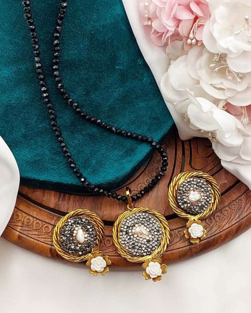 Ladies wedding set Necklace and earrings