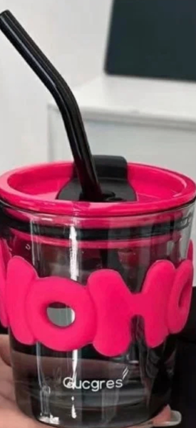 Tasse isotherme avec paille