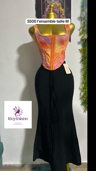 Ensemble Bustier et Jupe Élégant