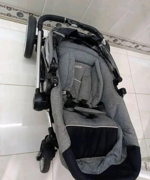 Poussette Pratique et Confortable