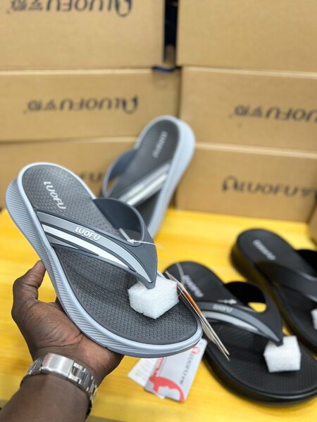 Tongs Noires Confortables