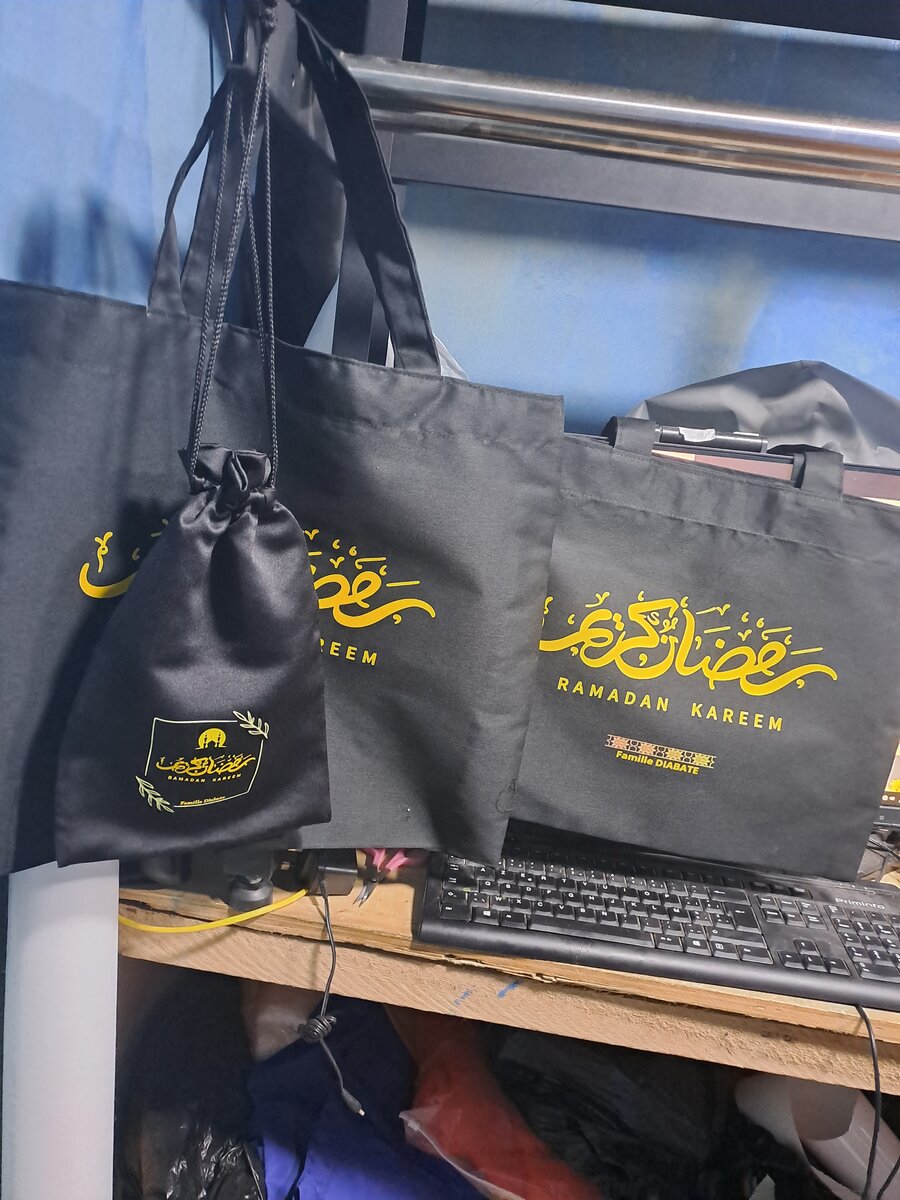 Ensemble de 3 Pochons et tote bag personnalisé.