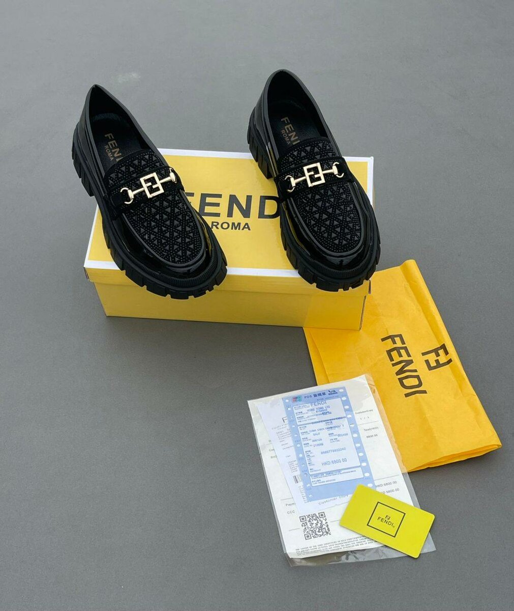 Mocassins en cuir verni noir