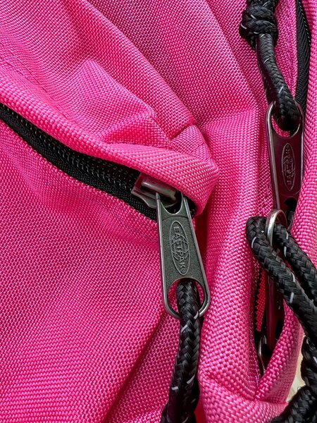 Sac à dos rose vif pratique