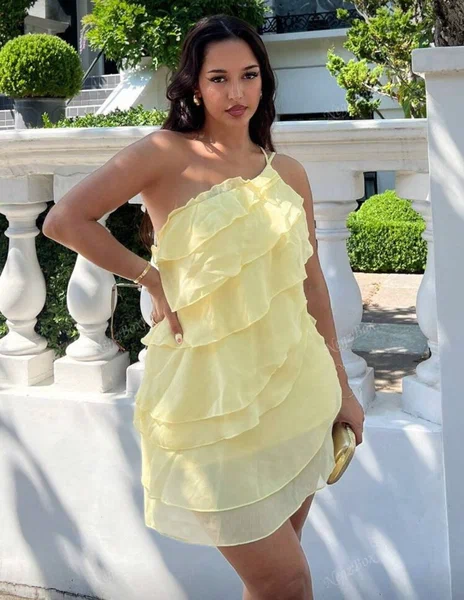 Robe d'été jaune à volants