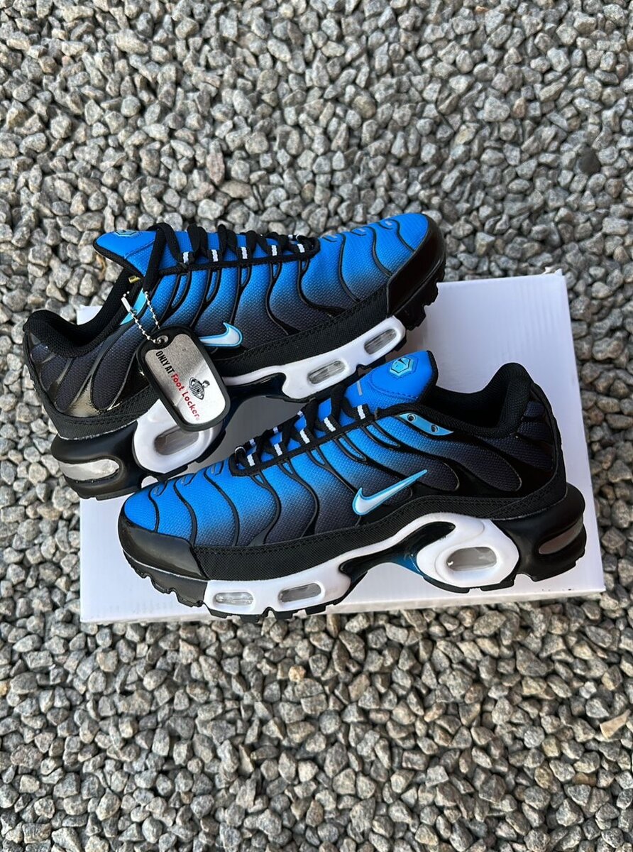 Baskets Air Tuned élégantes