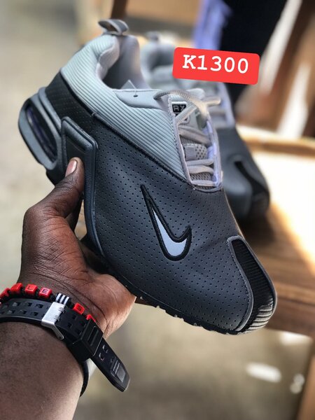sport shoes 