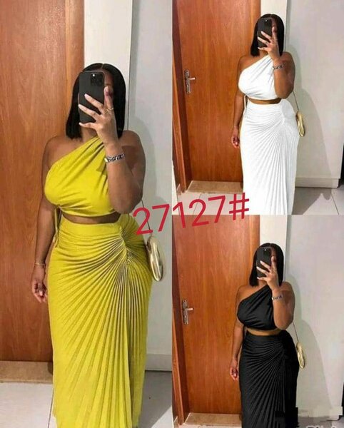 Robe Plissée Asymétrique Élégante