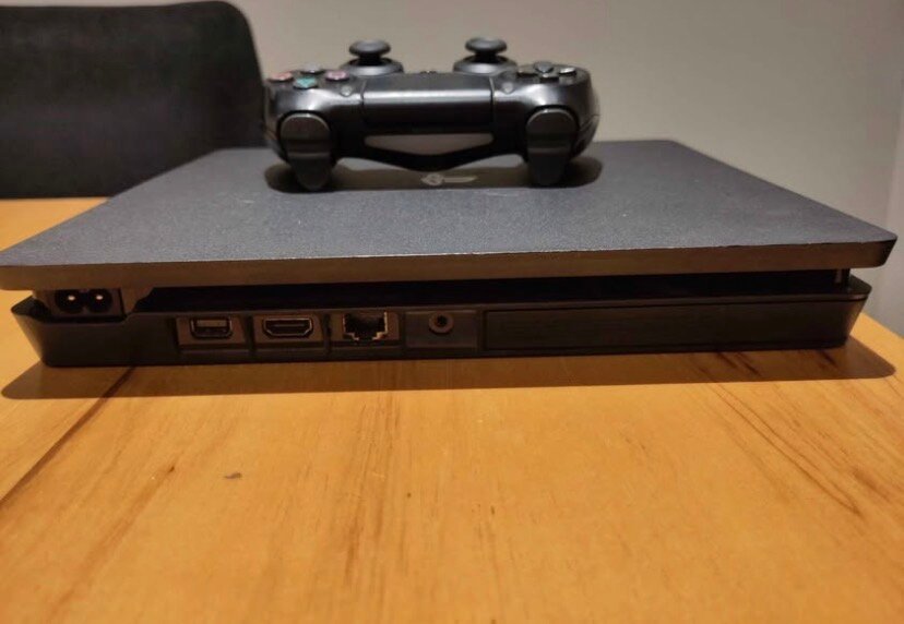 Console PS4 Slim avec Manette