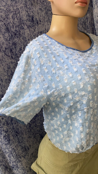Blouse bleue texturée