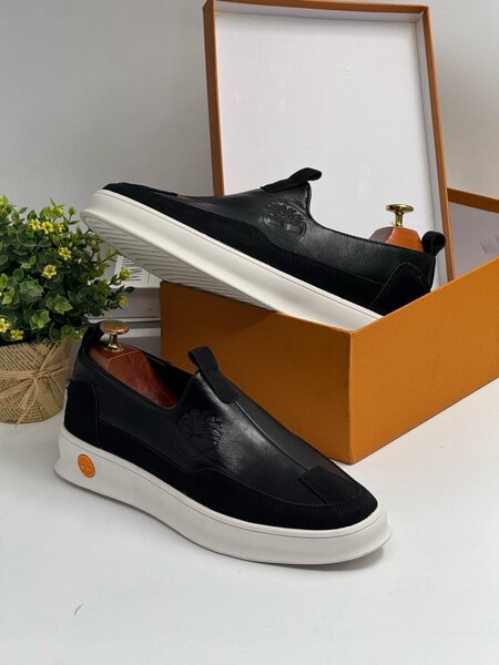 TIMBERLAND BLACK AND WHITE