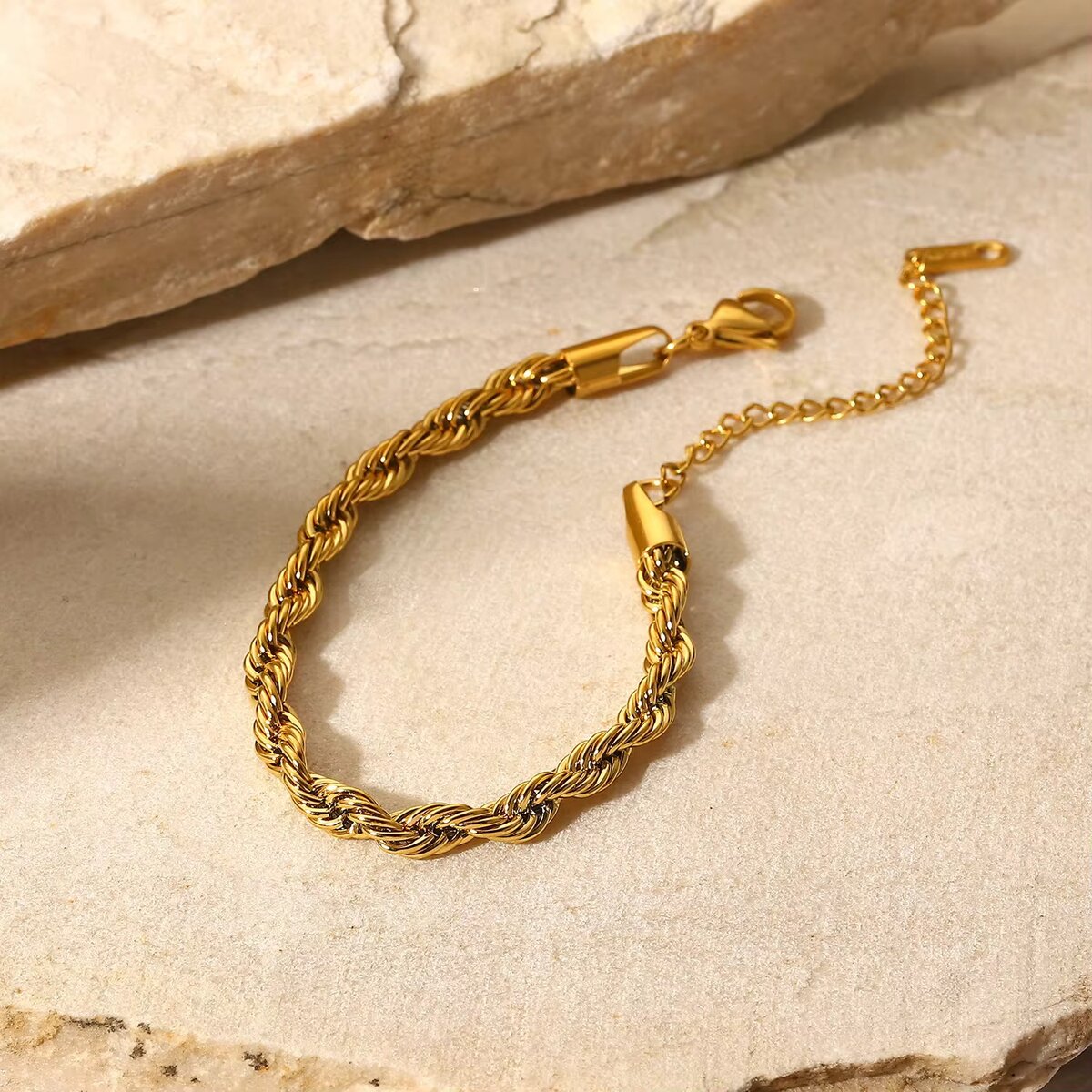 Bracelet torsadé en or