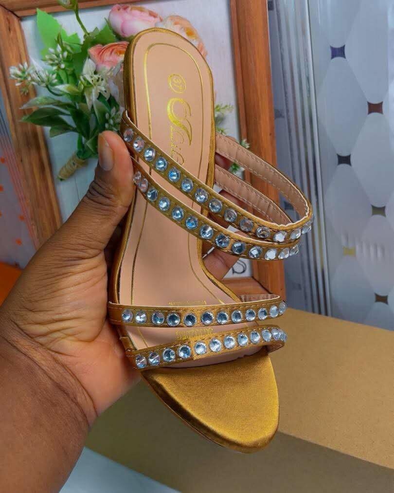 Sandales élégantes avec strass