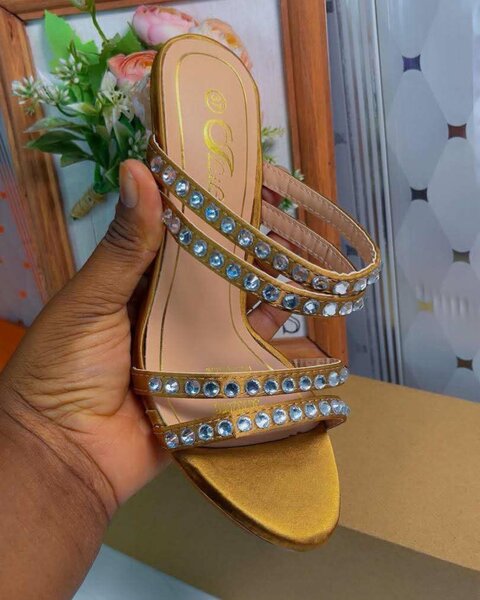 Sandales élégantes avec strass