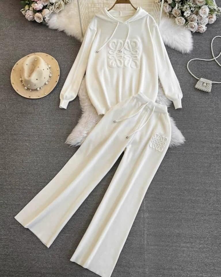Women's suit, pants + jacket with hood, color white