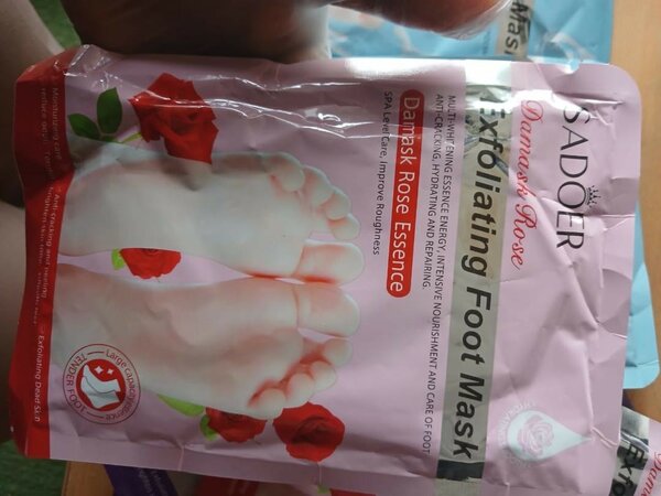 Exfoliating foot mask