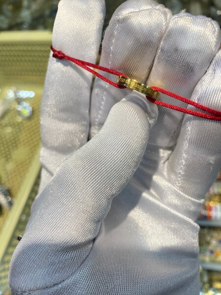 Bracelet cordon rouge porte-bonheur