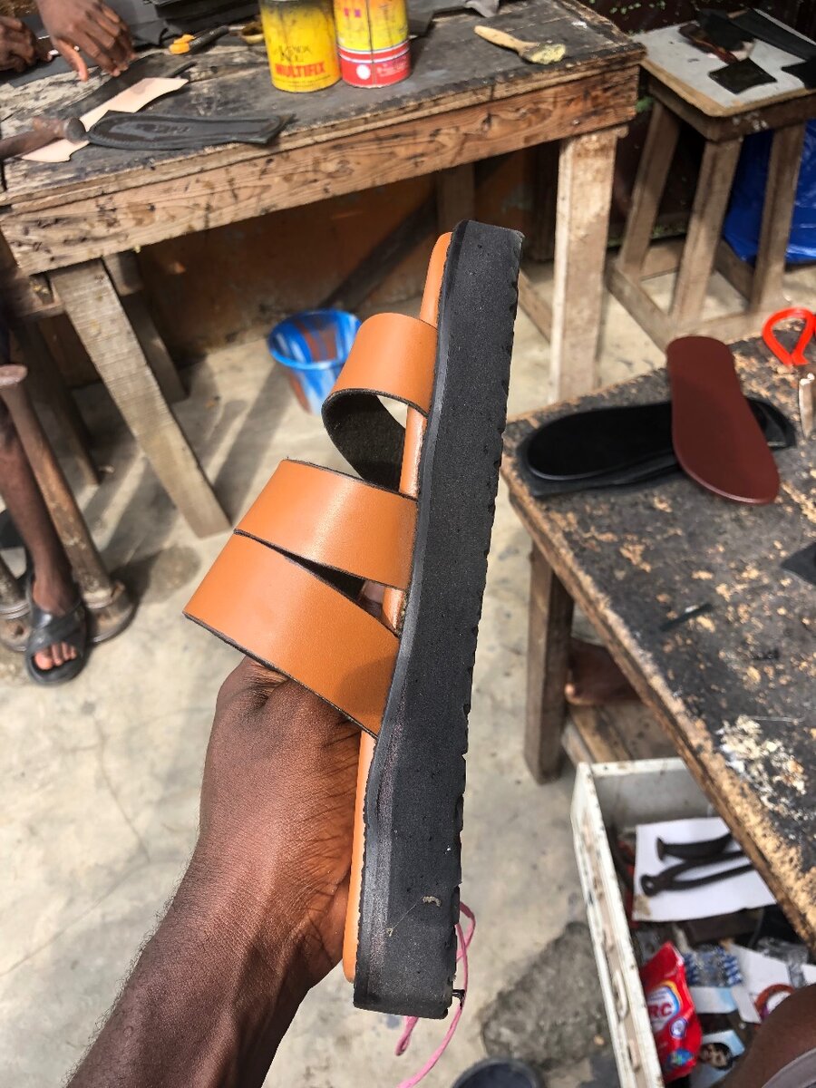 Sandales en cuir marron femme