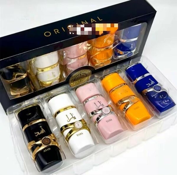 Ensemble de parfums mixtes colorés