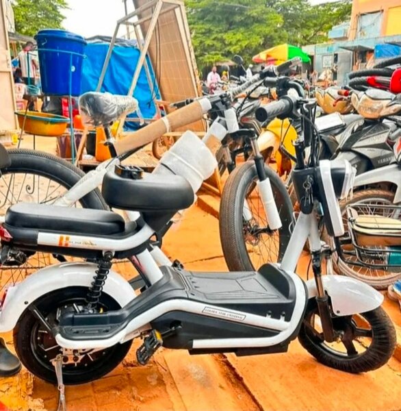 Vélo électrique compact urbain