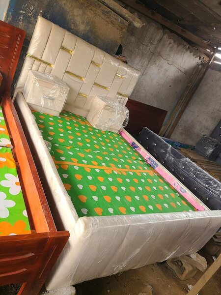 Lit rembourré moderne