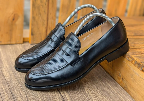Leather formal shoes.