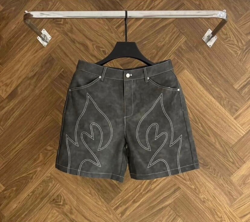 Shorts en cuir style rétro