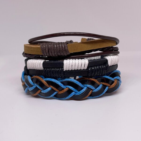 Lot de bracelets en cuir