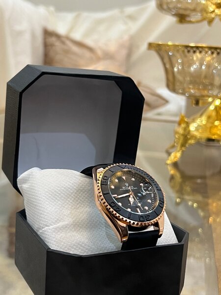 ROLEX WATCH WITH ROTATING DIAL