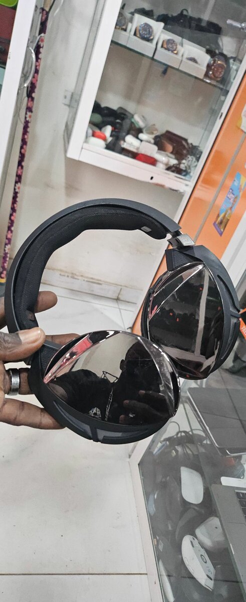 ASUS ROG Strix Fusion 700