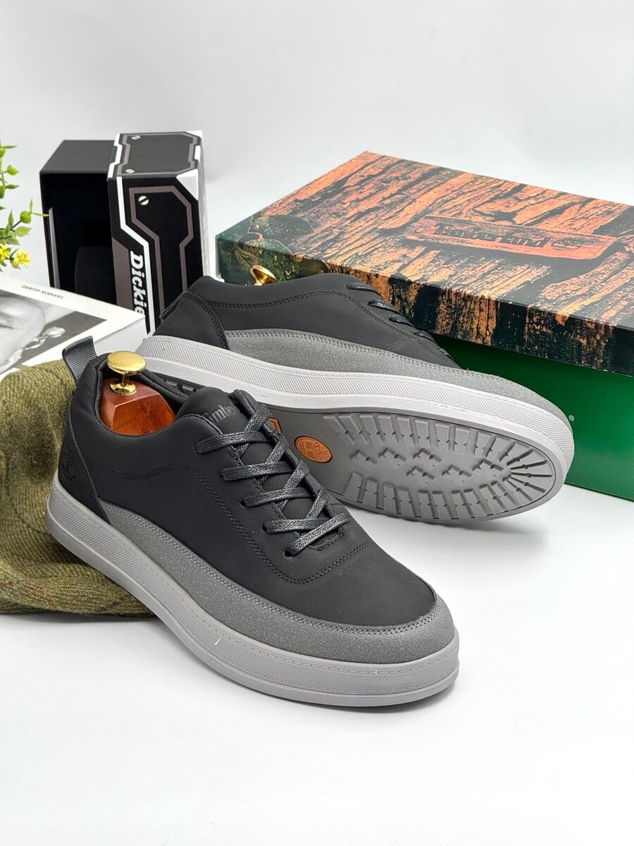 TIMBERLAND BLACK AND GREY