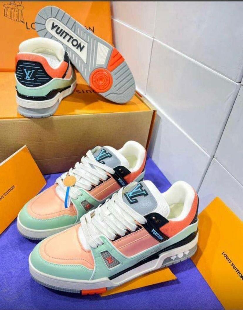 LOUIS VUITTON CLASSIC