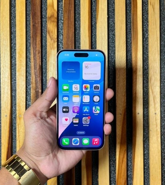 iPhone 15 moderne rose